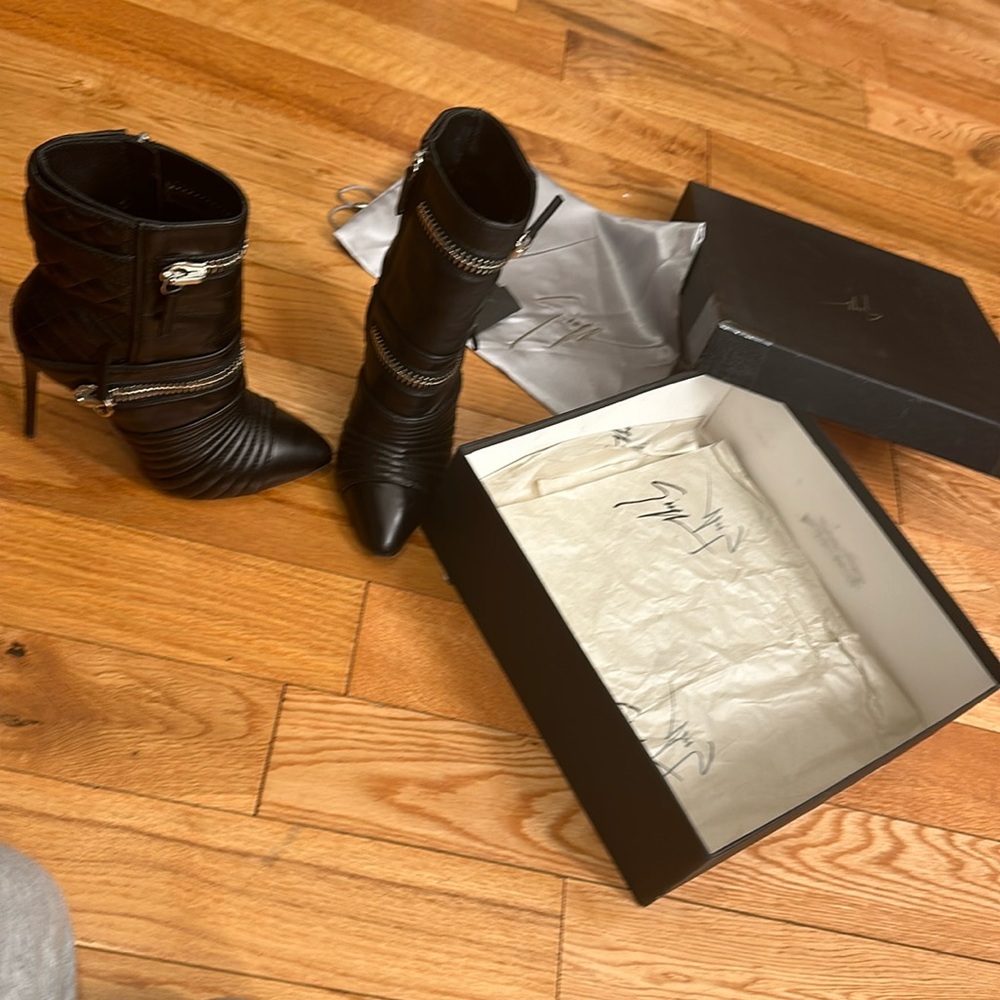 Size 37 Giuseppe Zanotti Moto boot